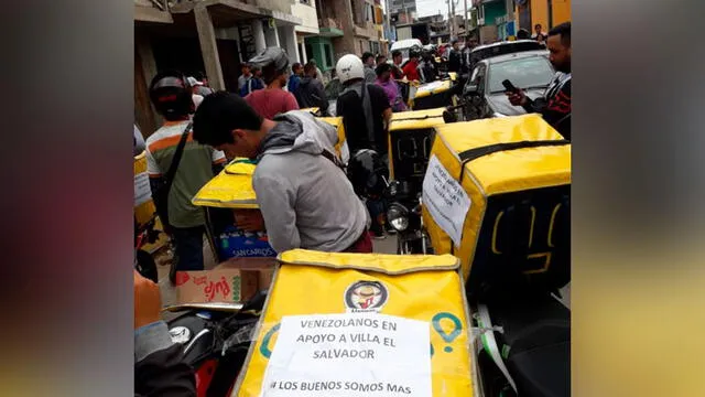 Venezolanos trasladan donaciones en motocicletas que usan para hacer delivery. Créditos: DIfusión.