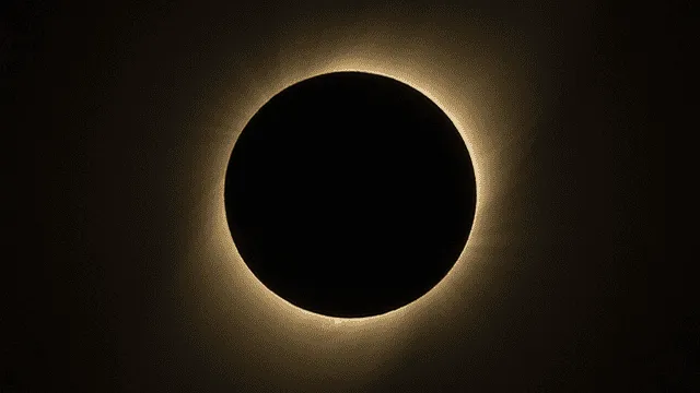La fase de oscuridad total del eclipse solar 2019 lució así de bella. Foto: AFP