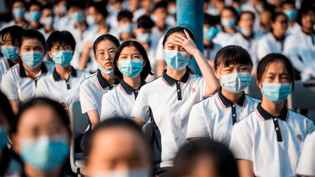 Los niños de Wuhan vuelven al colegio sin tener que usar mascarillas contra la COVID-19