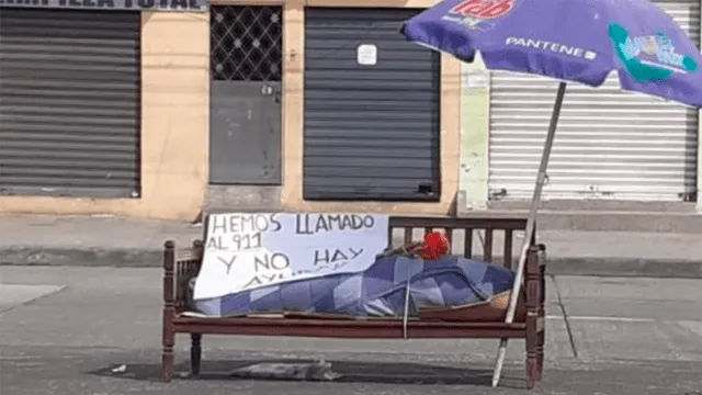 El cuerpo del hombre yacía sobre una banca en las calles de Ecuador. Foto: El Clarín