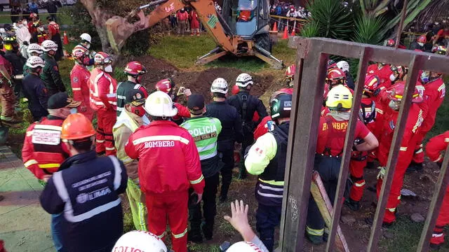 Bomberos intentan rescatar a menor de un pozo. / Créditos: Luis Villanueva / URPI-GLR