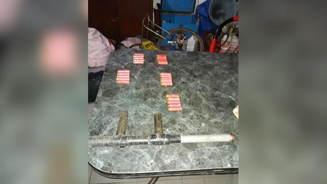 Policía de Argentina encontró un arma en la vivienda de los pederastas. Foto: Difusión