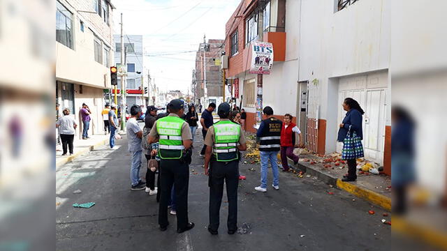 Arequipa: comerciantes de Río Seco lanzaron frutas a casa de alcalde [FOTOS Y VIDEO]