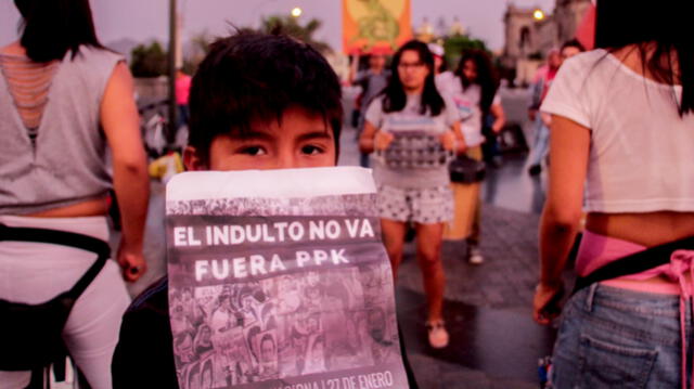 Alberto Fujimori: Mujeres realizan batucada contra el indulto en el centro de Lima [FOTOS]