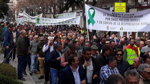 La manifestación tuvo a cientos de ganadores y agricultores a pie por las calles de la ciudad. (Foto: Twitter Salvemos La Vega)