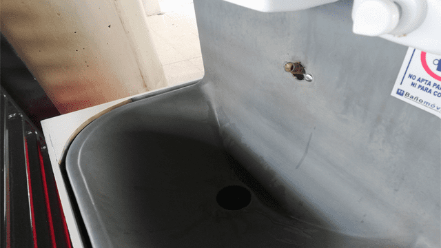 Colombia: destruyen lavamanos portátiles instalados para combatir el coronavirus