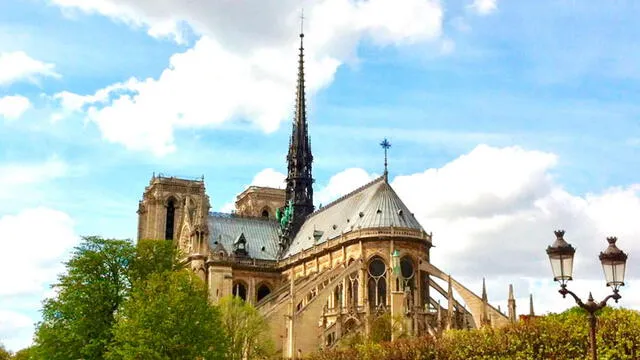 Francia lanza concurso a nivel mundial para reconstruir la aguja de Notre Dame