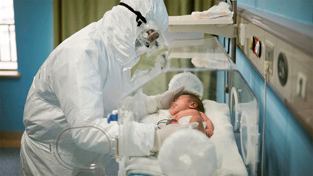 Un recién nacido se contagió de coronavirus y los médicos no saben si contrajo la enfermedad durante el parto o cuando estaba en el vientre de su madre. (Foto: Reuters)