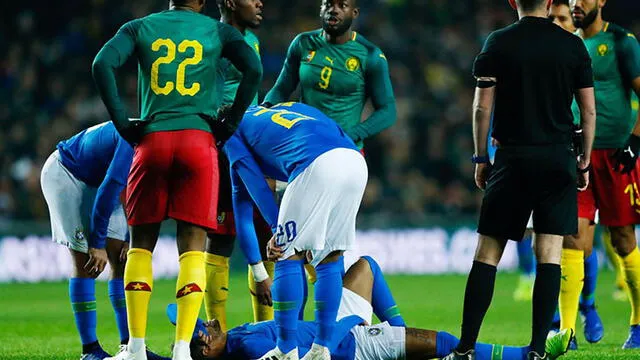 Brasil vs Camerún: Neymar se lesionó y fue cambiado al inicio del partido [VIDEO]