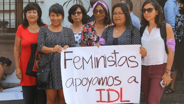 Ciudadanos hacen plantón en solidaridad hacia IDL-Reporteros y Gustavo Gorriti