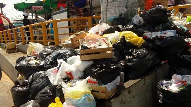 #YoDenuncio: basura y ambulantes en calles del distrito preocupan a peatones [FOTOS]