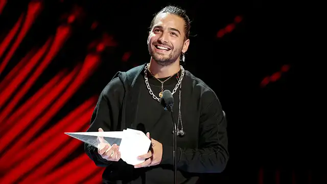 Ana María Polo le robó un beso a Maluma en los Latin AMAs 2018 [VIDEO]