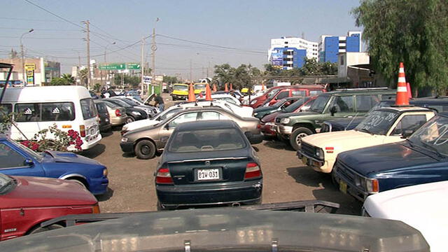 Comas: comerciantes ocupaban avenidas para vender autos de segunda mano