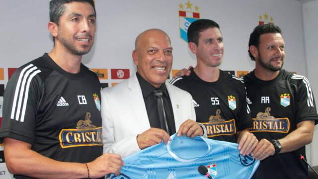 Roberto Mosquera y el día de su presentación como técnico de Sporting Cristal. Foto: Sporting Cristal