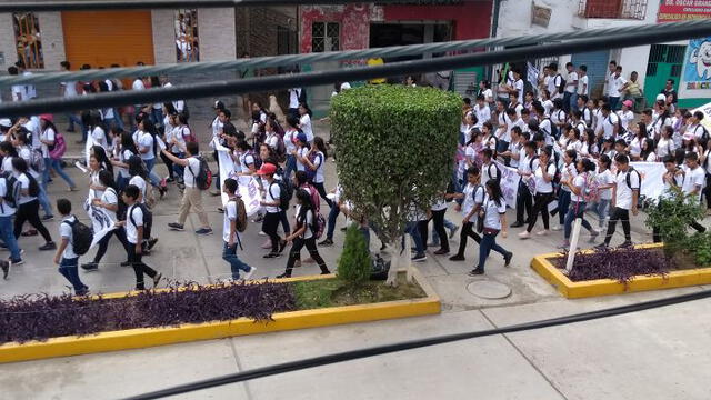 Jaén: escolares protestan contra la corrupción [FOTOS]