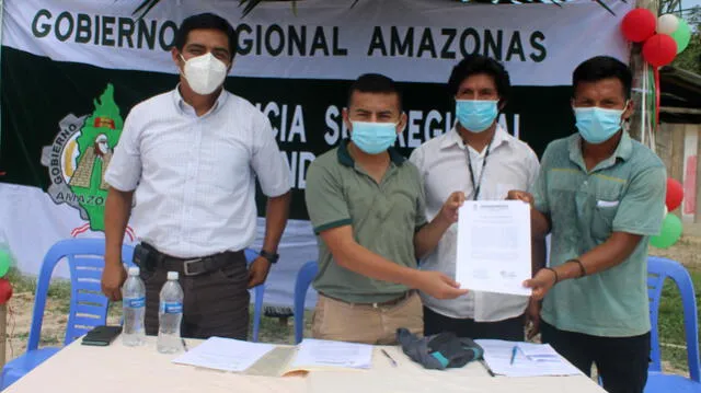 Entrega de terrenos para construcción de losas deportiva en Amazonas