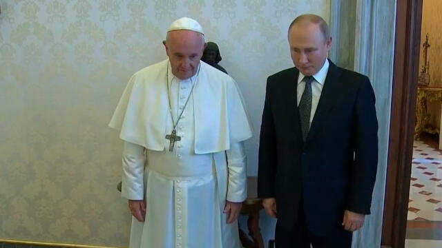 Encuentro entre el Presidente de Rusia y el Papa Francisco. Foto: Captura AFP.