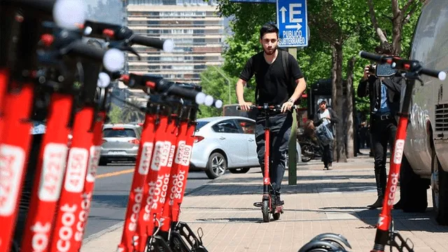 Detienen a vendedor de scooters eléctricos por manejar 6 al mismo tiempo