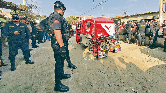 Escena del crimen. En la cuadra 1 de la calle Ciro Alegría fue asesinado el prestamista cuando viajaba en una mototaxi.