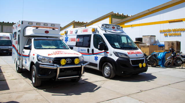 Dos ambulancias equipadas entregaron al SAMU