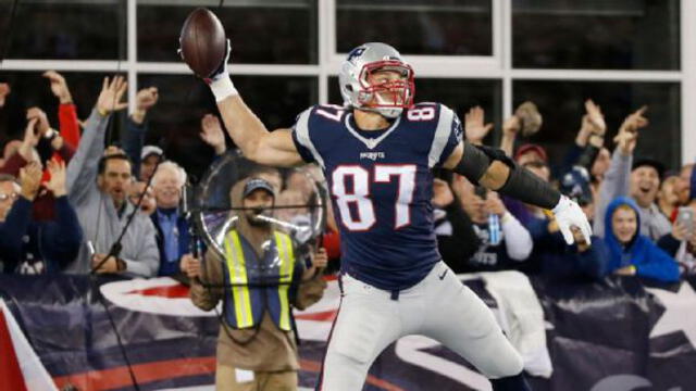Rob Gronkowski tiene un año restante de contrato con los New England Patriots. (Foto: AP)