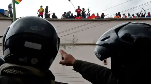 Presos se amotinan en cárcel de la Paz. Foto: AFP.