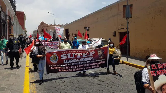 Arequipa: Sutep marchó para exigir la nulidad del examen de nombramiento