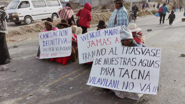 Aimaras toman puente que conecta Puno con Bolivia [FOTOS]