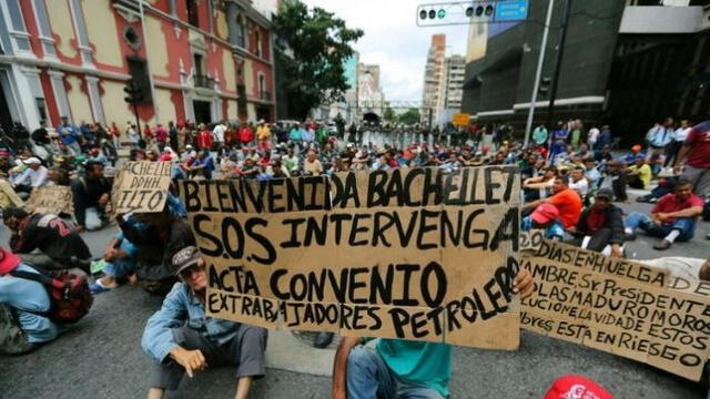 Crisis en Venezuela. Protestas y caos ante la visita de expresidenta chilena a Venezuela. Foto: EFE.