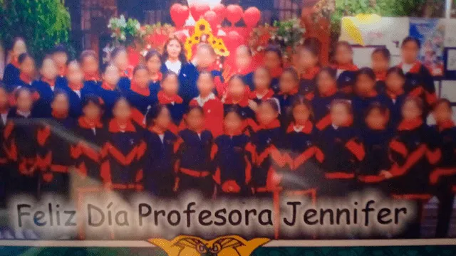 Jennifer Aguilar junto a sus alumnas en una foto del recuerdo. Foto: cortesía