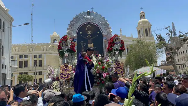 Pequeños estuvieron muy cerca de la santísima imagen. Foto: Rosa Quincho/Urpi LR.