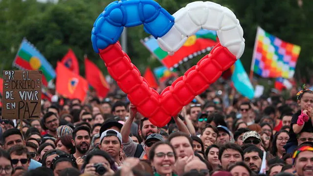 Protestas en Chile: concierto "El derecho de vivir en paz"