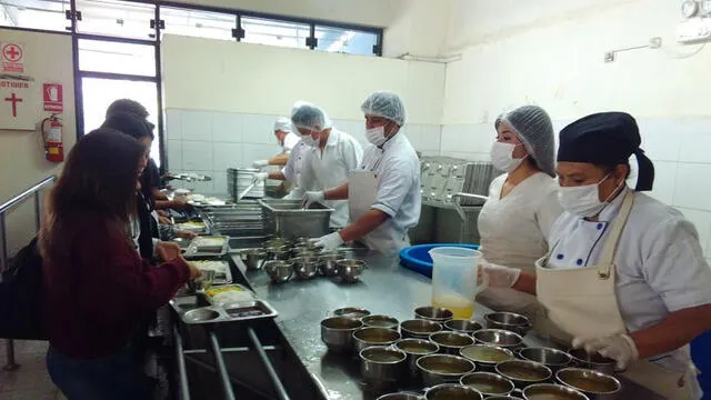 Así se sirve el desayuno en el comedor de la Universidad de Educación Enrique Guzmán y Valle. Foto: UNE    