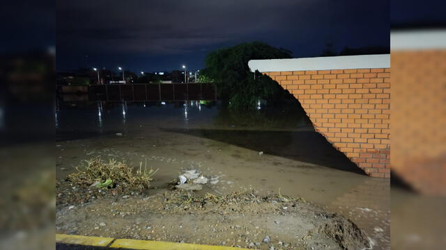  Paredes del cerco de la UPAO colapsaron producto de las lluvias en la región Piura. Créditos: Almendra Ruesta/ URPI-LR    