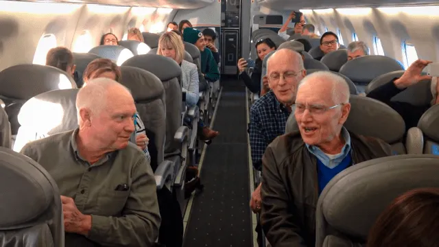 Es recomendable que los adultos mayores pasen por un chequeo médico antes de subir a un avión. Foto: captura de Youtube 