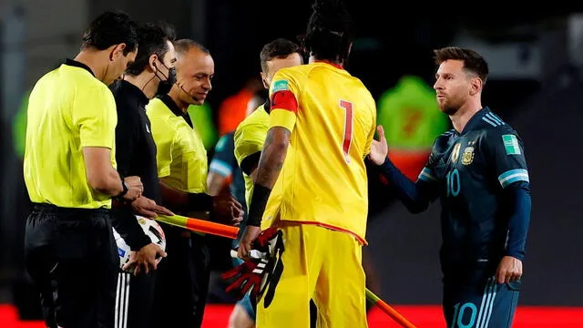  Pedro Gallese y Lionel Messi en el último Perú vs. Argentina en Lima. Foto: EFE.   