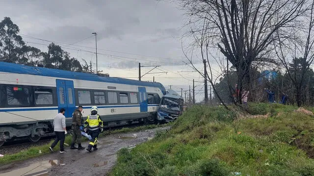 El choque de tren dejó varios y fallecidos y heridos. Foto: CEspinozaQ/ Twitter   
