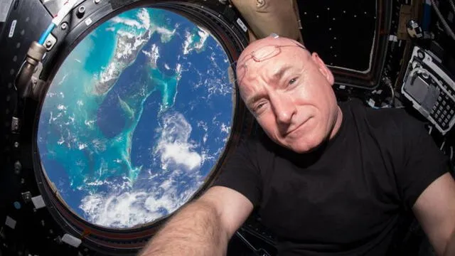  Scott Kelly estuvo 340 días en uno de sus vuelos al espacio. Foto: NASA<br>    