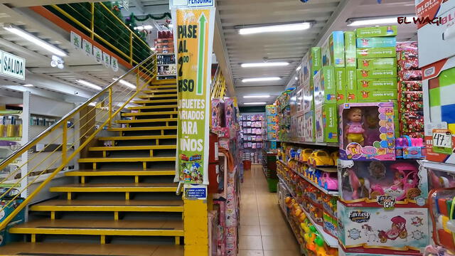  Ever Star tiene tres pisos repletos de productos. Foto: El Wagi/YouTube   