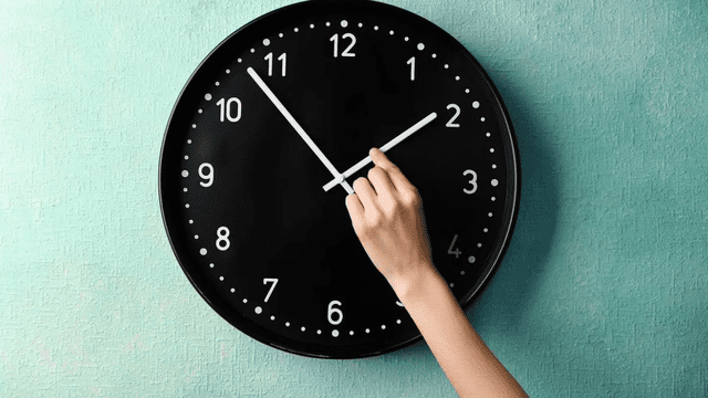 El horario de verano obliga a los estados que adoptaron esta medida a adelantar los relojes. Foto: Shutterstock.    