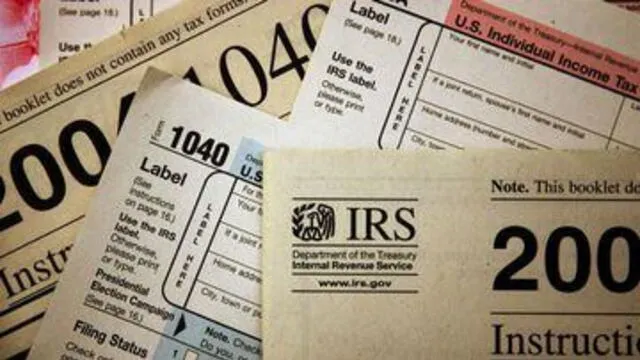 El IRS tiene como función asegurarse de que la mayoría cumpla con las leyes tributarias en Estados Unidos. Foto: Telemundo   