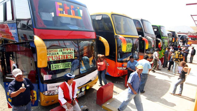 Se estima que cada hora salía un bus del terminal Fiori. Foto: Andina   