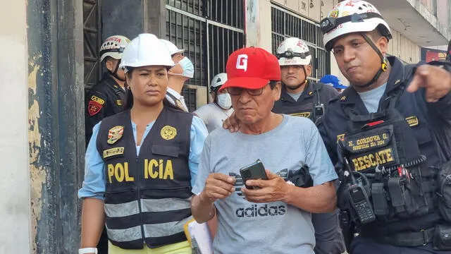 Juan Rómulo Altunez, el hombre que fue rescatado en incendio generado en Cercado de Lima. Foto: Mirian Torres/La República   