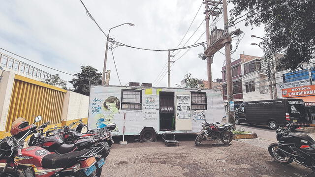  Contenedor. Acá funciona un ambiente del hospital de Chancay. Se espera un nuevo centro de salud. ¿Se hará? Rosa Quincho – URPI LR    