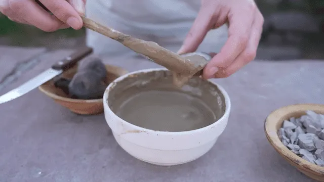 Chako, alimento elaborado con arcilla fundida. Foto: captura de YouTube/Luisito Comunica   