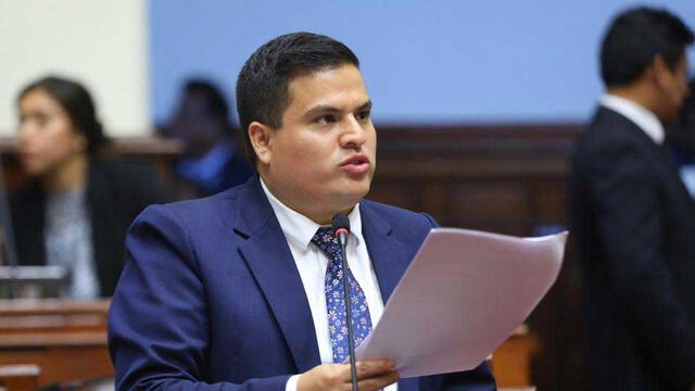 Diego Bazán es parlamentario de la bancada de Avanza País. Foto: TV Perú   
