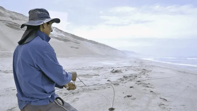  Los pescadores son quienes más aprovechan esta playa. Foto: BBC<br>    