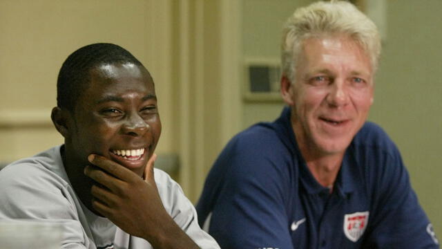  Freddy Adu junto al entonces entrenador de los Potomac Cougars, Thomas Rongen. Foto: Sports Illustrated   