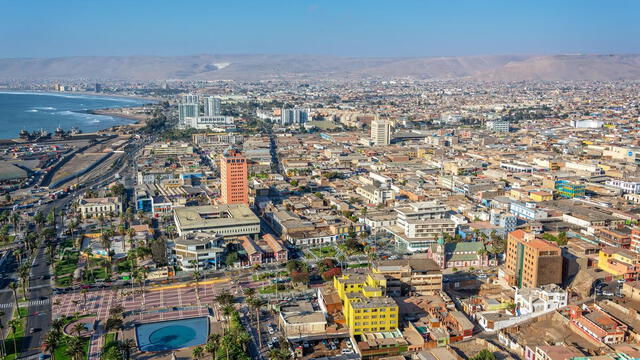 Residir en Arica, la ciudad más seca de América Latina, requiere adaptarse a un entorno desértico extremo. Foto: Kayak.   