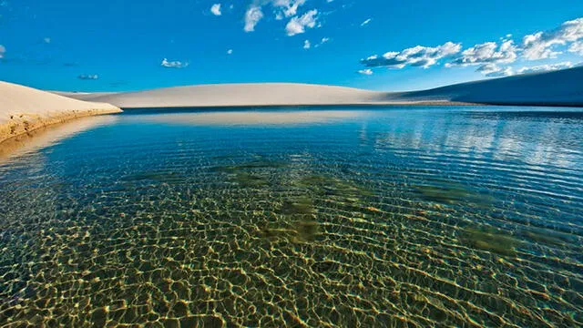 Según la leyenda, las dunas de Lençóis Maranhenses se formaron cuando los dioses castigaron a los habitantes de un antiguo pueblo por su falta de respeto. Foto: Coolture Magazine   